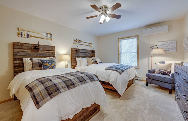 Pocono Paradise by Avantstay Lakeside Retreat, Hot Tub, Game Room, Near Beach - Foto 13