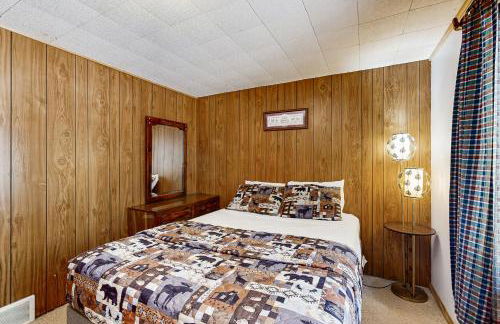 Quaint Lake Escape - Photo 22