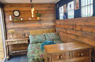 Miss Francis Horse Wagon Sleeps up to 5 - Foto 18