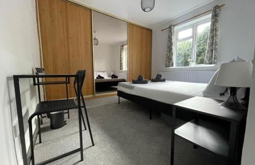 Spacious Flat! Sleeps 7, Pet Friendly and Parking - Photo 10