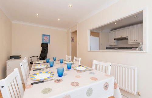 Spacious 3-Bed Home Woolwich O2 Crossrail - Pass the Keys - Foto 13