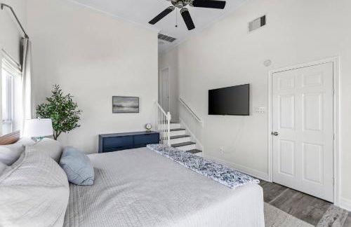 Palms & Pelicans - Photo 24