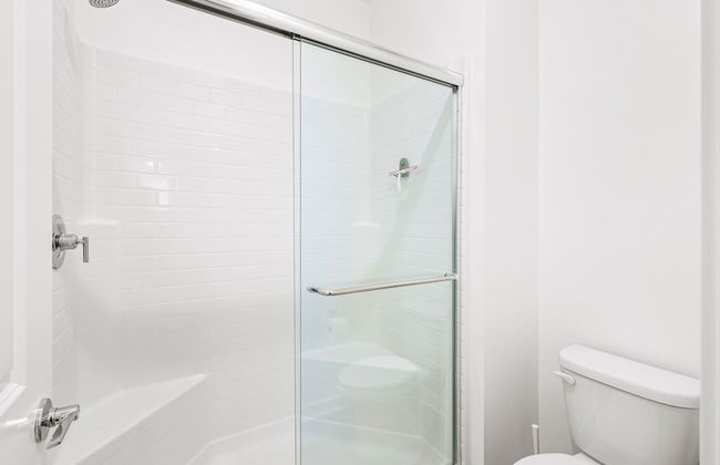 Chic Modern Retreat With Stunning Views - Photo 25