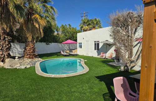 The Pink Paloma - A Barbie Inspired Villa in Palm Springs - Photo 45