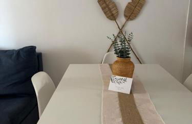 Bajo con jardín a pie de playa y piscina comunitaria con jacuzzi - Foto 17