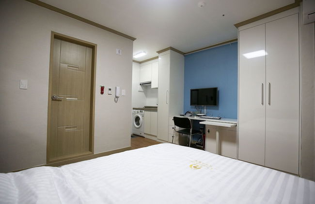 Crystal Residence Hotel - Photo 7