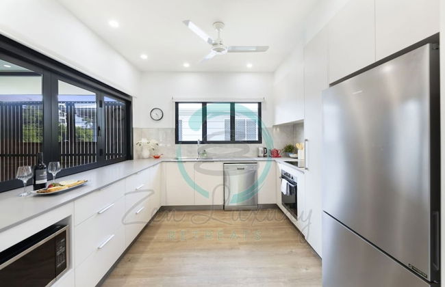 Urbanretreat Modern Outdoor Dining Backyard - Foto 11