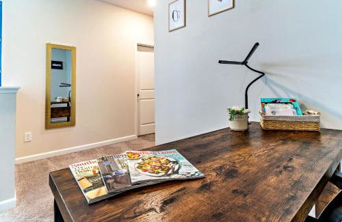 Special Deal! Raleigh Luxe Family Retreat, 15 Min to Downtown, Kids Gear, Fast WiFi for WFH, EV & Pet Friendly - Foto 35