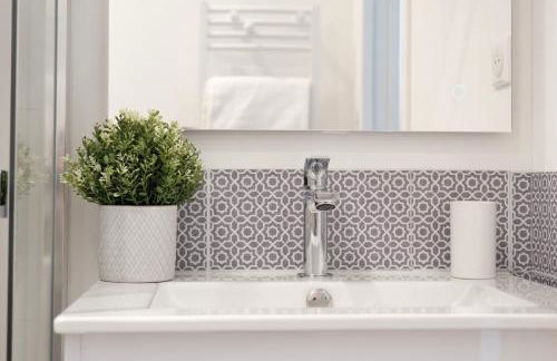 Studio rénové avec belle terrasse - Foto 4