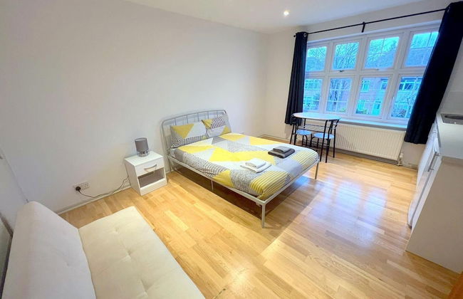 Large Triple Studio in South London - Sutton - Foto 2