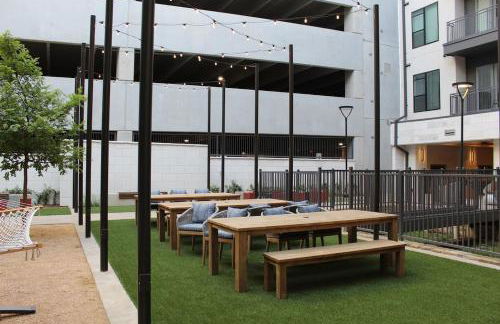 12 Min to Downtown Balcony Apt with Free Parking - Foto 25