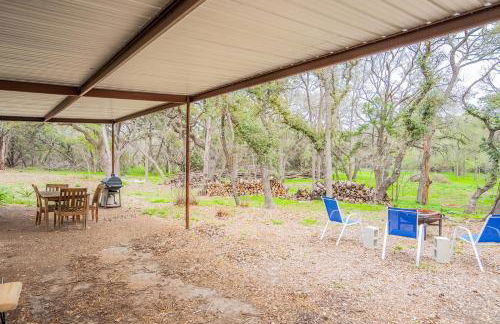 Serene Hill Country Home w/ Romantic Garden Escape - Foto 47