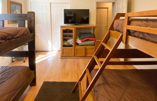 Private 2-Acre Retreat with MTN Views, Walk to River - Foto 13