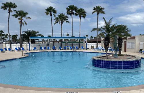 See Dolphins From Your Private Deck with This Beautiful Property! - Foto 14