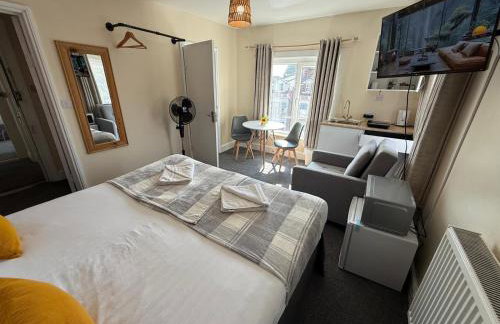 Southsea 2nd Floor Studio Apartment, Free Private Parking - Foto 9