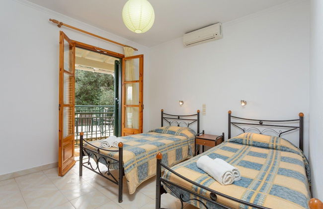 Sofia Large Private Pool Walk to Beach Sea Views A C Wifi Car Not Required - 1552 - Photo 31