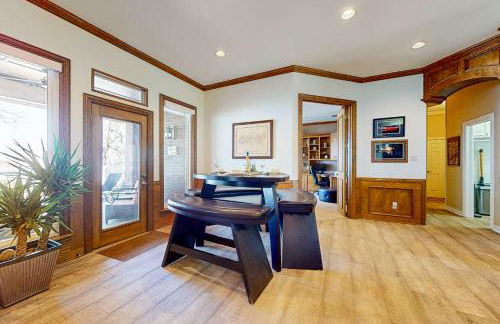 Lakefront Estate Stunning Views, Deck, Bar and Dock - Foto 7