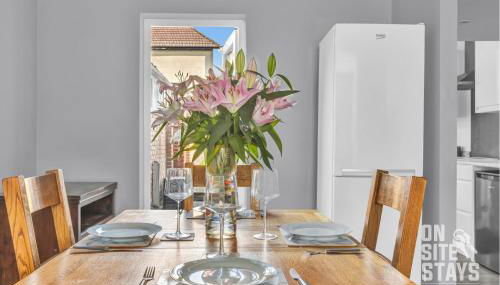 OnSiteStays - Large 3 bedroom, 2 bathroom, driveway, Garden, Sleeps 6 Comfortably - Foto 5