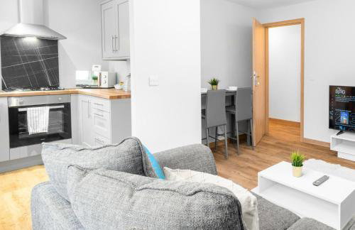 Modern 2 Bed Apartment - 2 Parking Spaces - Sleeps 3 - Netflix 1BS - Foto 7