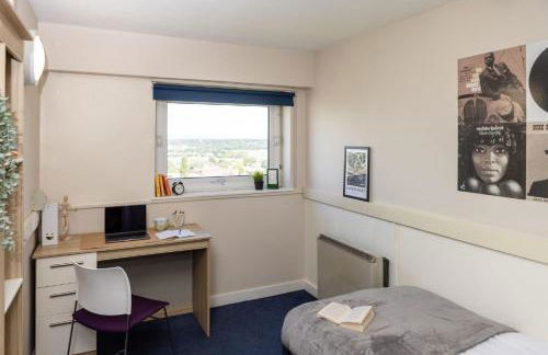 John Lester and Eddie Colman Courts in Salford - Foto 24