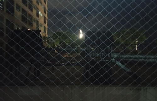 Apto frente ao mar, ar cond. frio e Wi-Fi - Foto 17