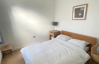 Spacious Town House - Photo 9