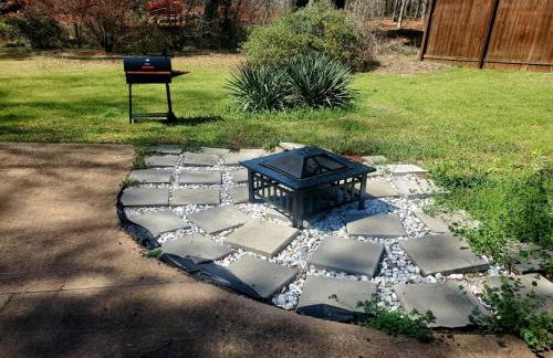 Gorgeous Cabin by Lake with Waterview and walking access - Foto 10