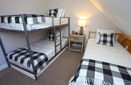 Dream Stratton Forest Cabin with Hot Tub and Fast WiFi - Foto 15