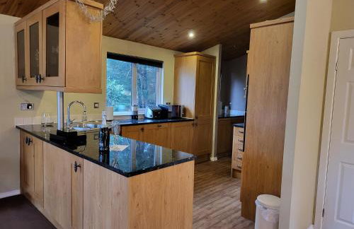 Cheerful 3 bedroom Lodge At White cross Bay Windermere - Photo 31