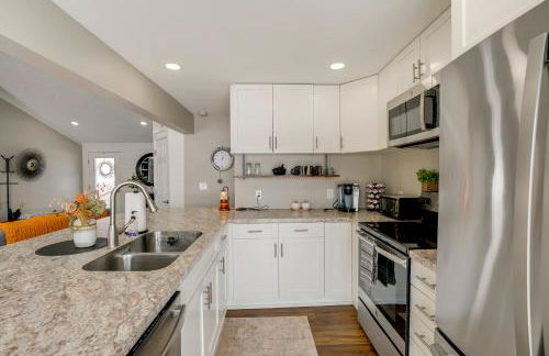 Hike, Fish and Golf Waterfront Gem on Camp Lake! - Foto 11