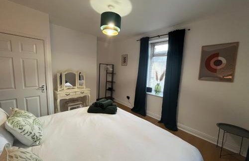 Modern & retro two bedroom apartment in Barnsley - Foto 9