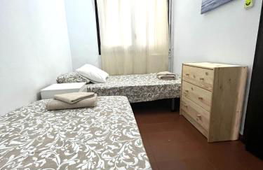 Camp Nou Apartment WiFi - Photo 13