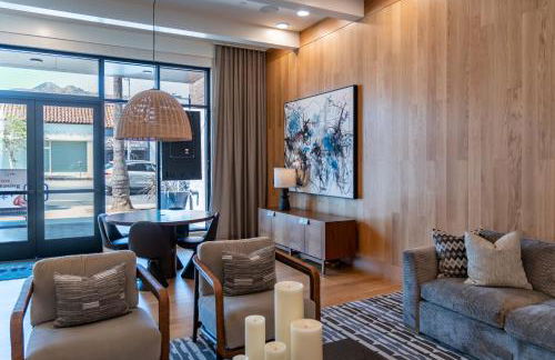 Luxury 2 Bedroom Residence With Fitness and Outdoor Pool - Photo 14