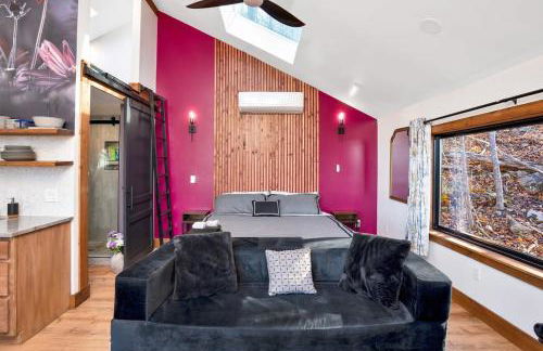 Blooming Redbud Treehouse with private hot tub - Foto 10