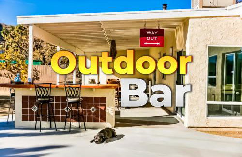 Epic Views, Huge House, Acres of J-Trees to explore, Hot Tub, Pool, AC, and Mini-Golf - Foto 9