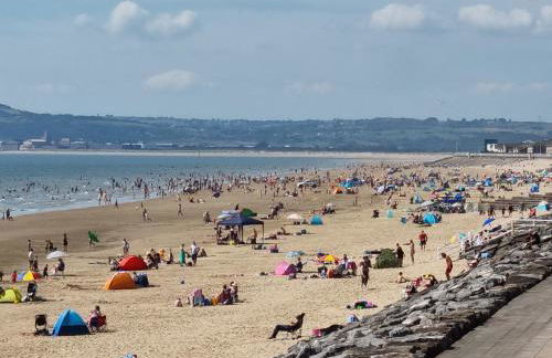 Driftmark Beachfront location Aberavon Beach Sea Views Large Driveway parking private site fibre optic wi fi - Photo 24