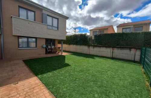 Unifamiliar con jardín, piscina, tenis y pádel - Foto 35