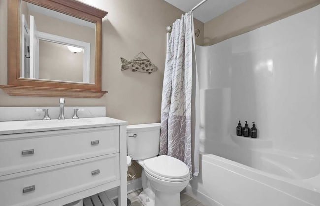 Sleeps 22, Lakefront w/ Private Dock & Pool, 2 Houses Lake Living by Avantstay - Foto 35