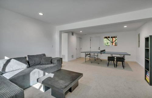 Stylish Bellevue Retreat - Photo 17