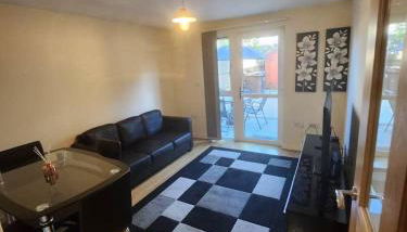 4 Bed House - Sleeps 8 - Wifi - Parking - Foto 2