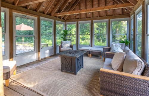 Pool and Screened Deck! Home 2 Mi to Mashpee Commons - Foto 3