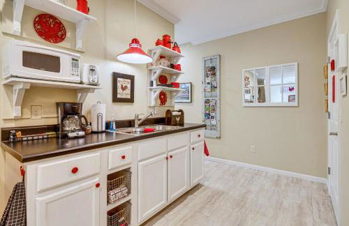 Walk to Main Street Saluda Escape with Garden Patio - Foto 5