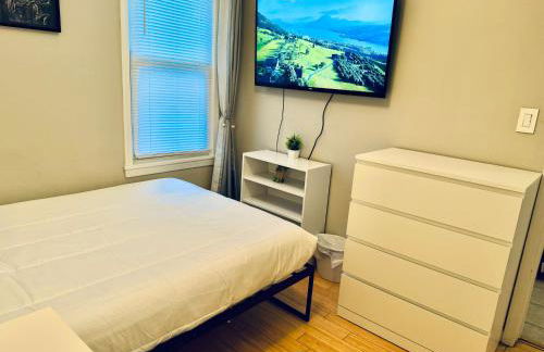 Bright, Stylish & Cozy 2Bed Unit w/Backyard & Grill Close to NYC! - Foto 26