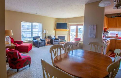 BEAUTIFUL COZY CONDO with POOLS/GYM-SELF CHECK-IN - Foto 21