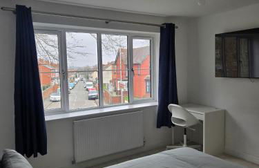 8 Bedroom House Sleeps 20 - Private Garden - Foto 37