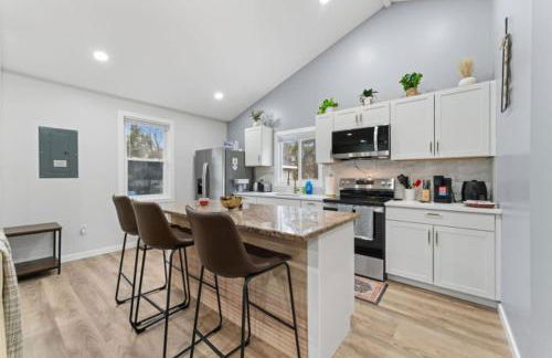 Two Dulles homes 1 price sleeps 16 w-EV parking - Foto 3