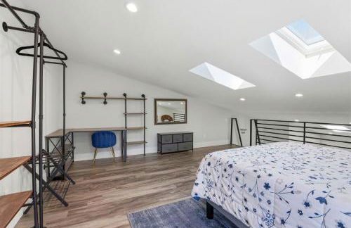 Angie Oasis Yard, Loft & Stocked Kitchen - Photo 22