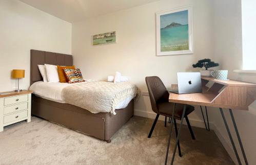 Beautiful 3 Bed Townhouse with Parking, close to Sea Front - Photo 15