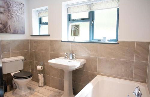 Country Crabtree Bungalow with large wild garden - Photo 68