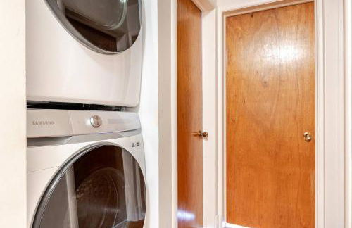 3BR Home - Free Parking-WiFi Kitchen Laundry-Kids Friendly-Near DC & Downtown & Metro-Patio & Deck - Foto 29